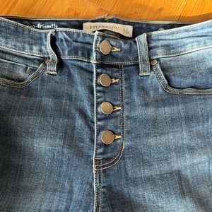 Liverpool Button-fly Ankle Jeans in great pre-loved condition. Super cute!